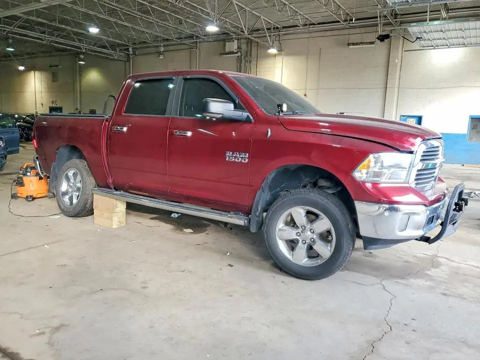 2016 RAM 1500 SLT  