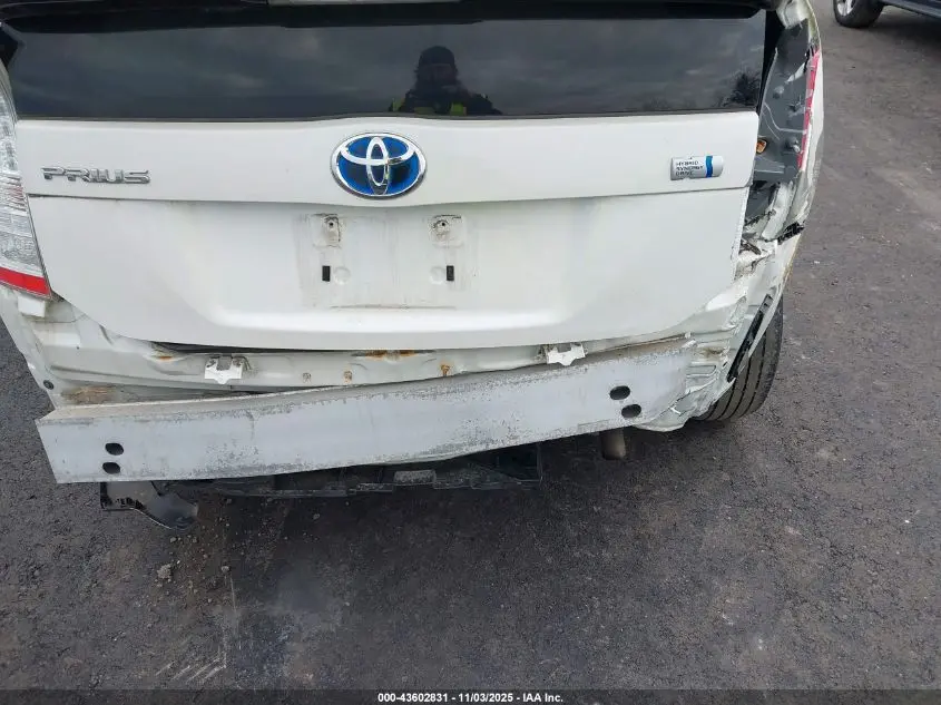 2011 TOYOTA PRIUS THREE