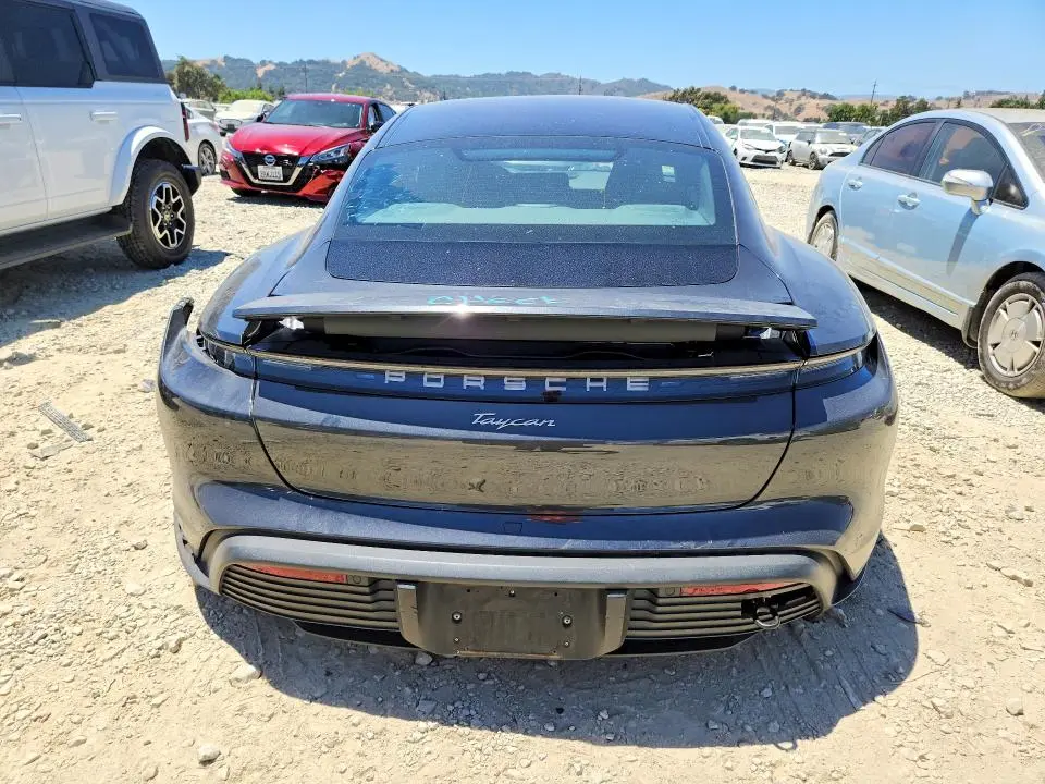 2021 PORSCHE TAYCAN   