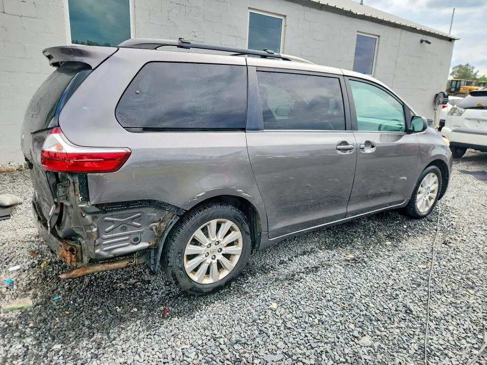 2015 TOYOTA SIENNA LE  