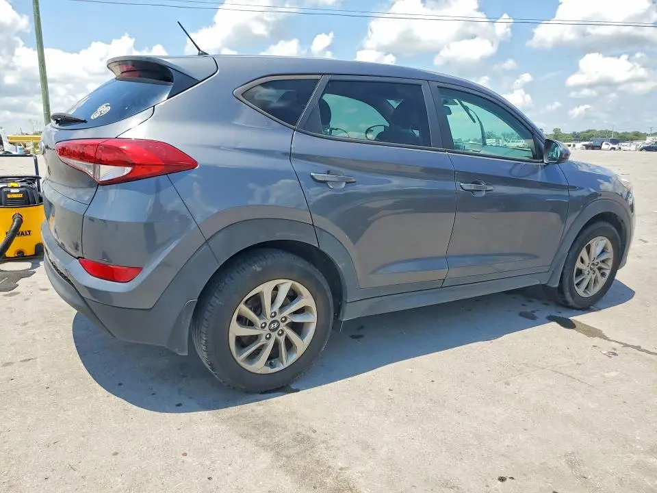 2018 HYUNDAI TUCSON SE  