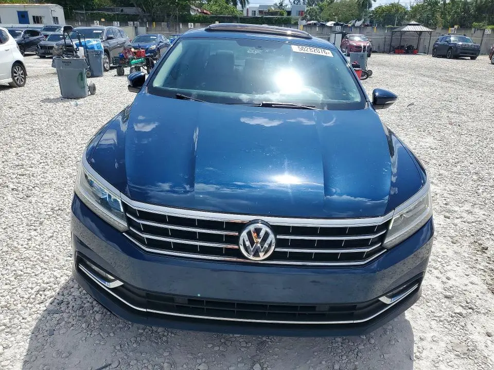 2018 VOLKSWAGEN PASSAT SE  