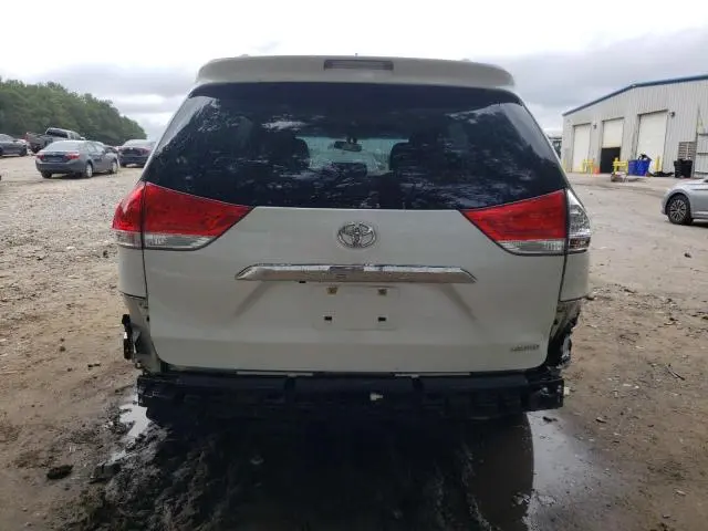 2013 TOYOTA SIENNA XLE  