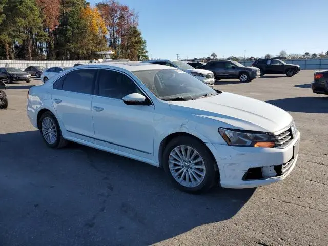 2016 VOLKSWAGEN PASSAT SE  
