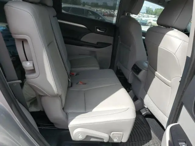 2019 TOYOTA HIGHLANDER SE  