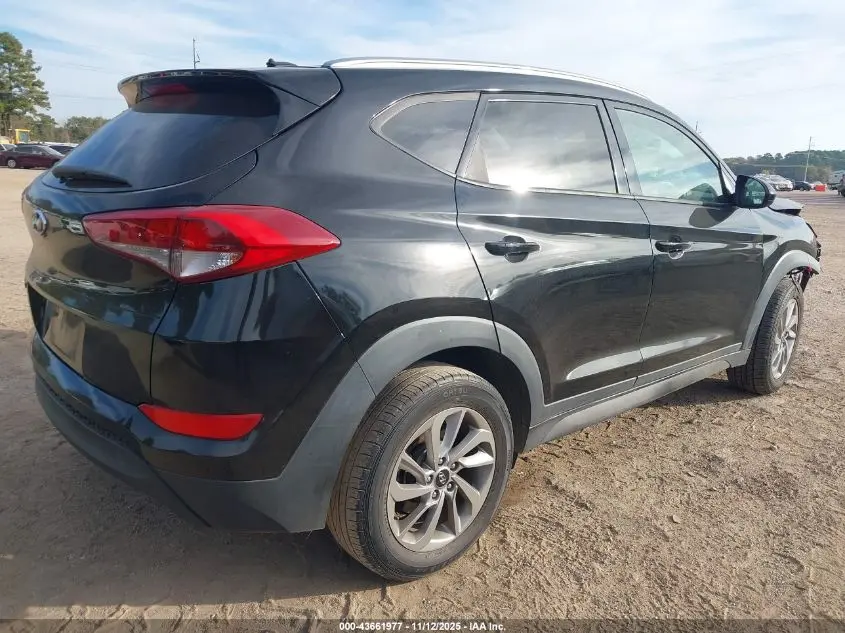 2016 HYUNDAI TUCSON SE