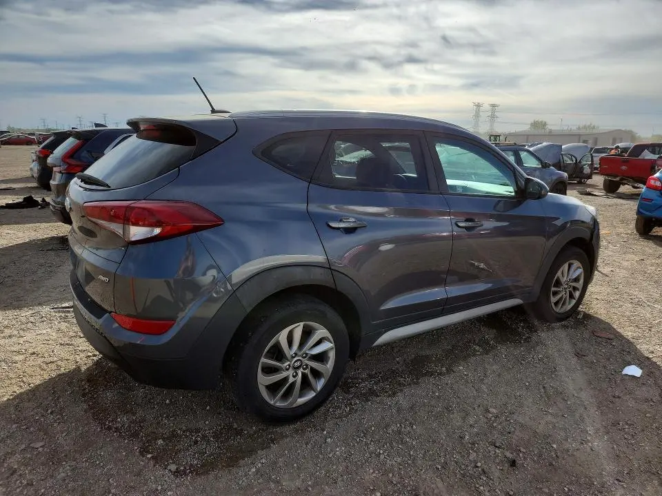 2017 HYUNDAI TUCSON SE  