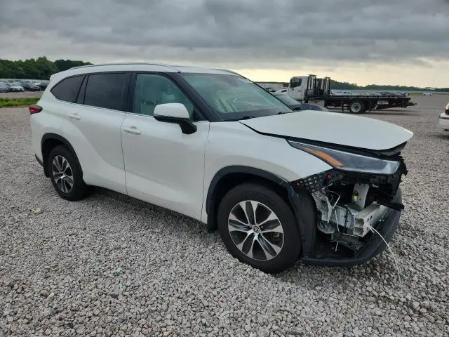 2021 TOYOTA HIGHLANDER XLE  
