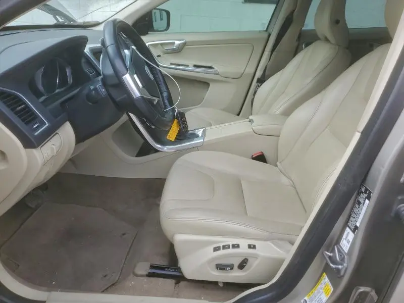 2015 VOLVO XC60 T6 PREMIER+  