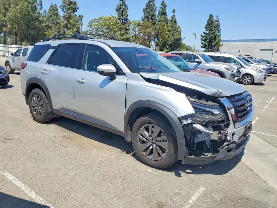 2025 NISSAN PATHFINDER SV  