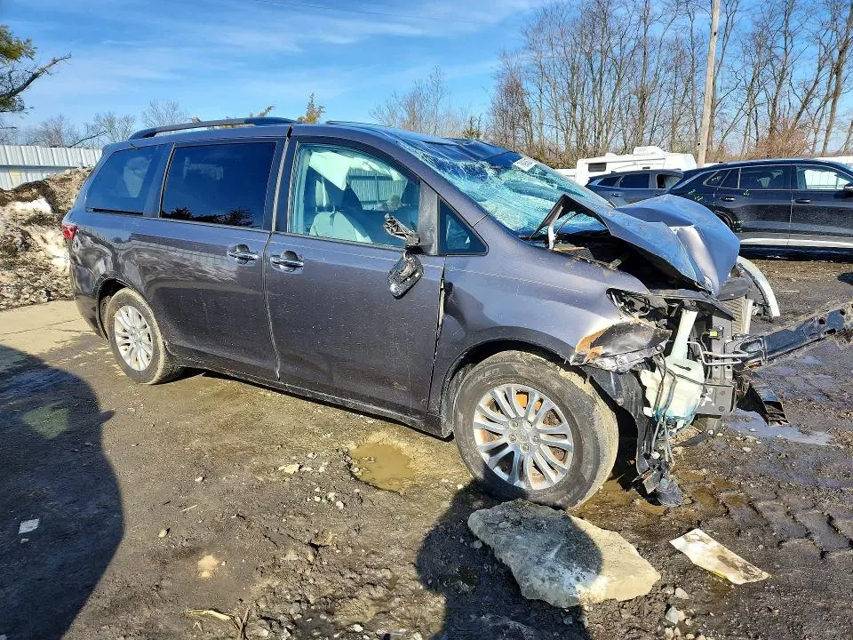 2015 TOYOTA SIENNA XLE 8-PASSENGER  