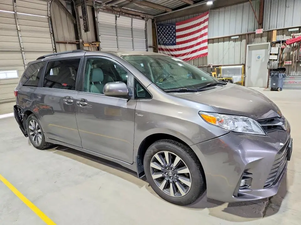 2020 TOYOTA SIENNA XLE 7-PASSENGER  