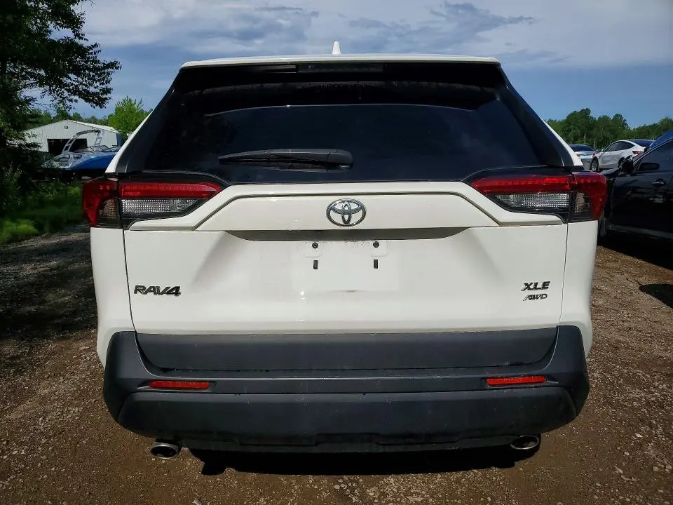 2019 TOYOTA RAV4 XLE  