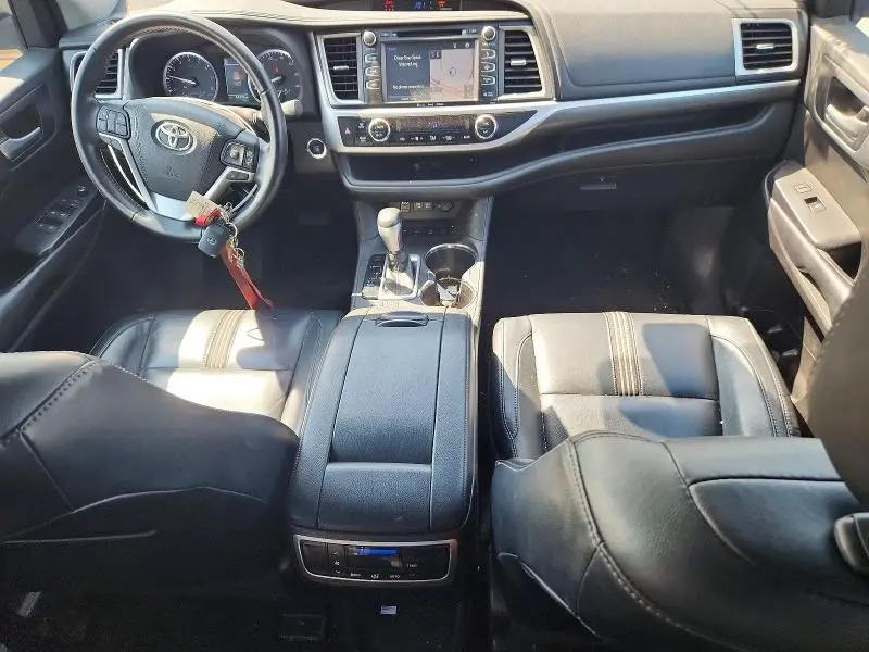 2018 TOYOTA HIGHLANDER SE  