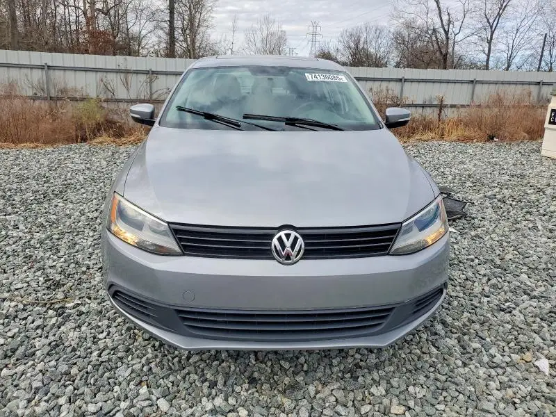 2011 VOLKSWAGEN JETTA SE  