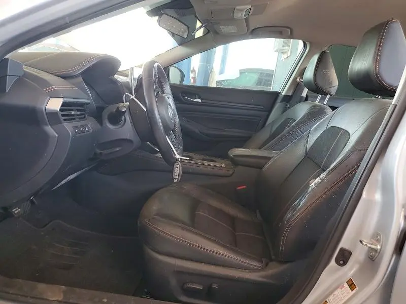 2021 NISSAN ALTIMA SR  