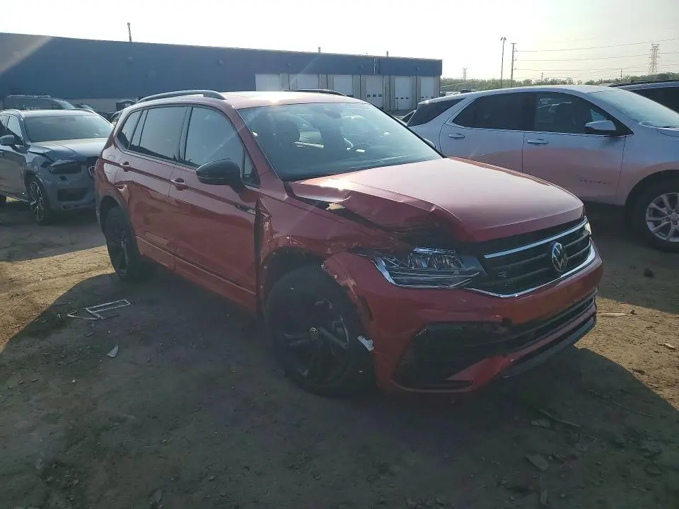 2024 VOLKSWAGEN TIGUAN SE R-LINE BLACK  