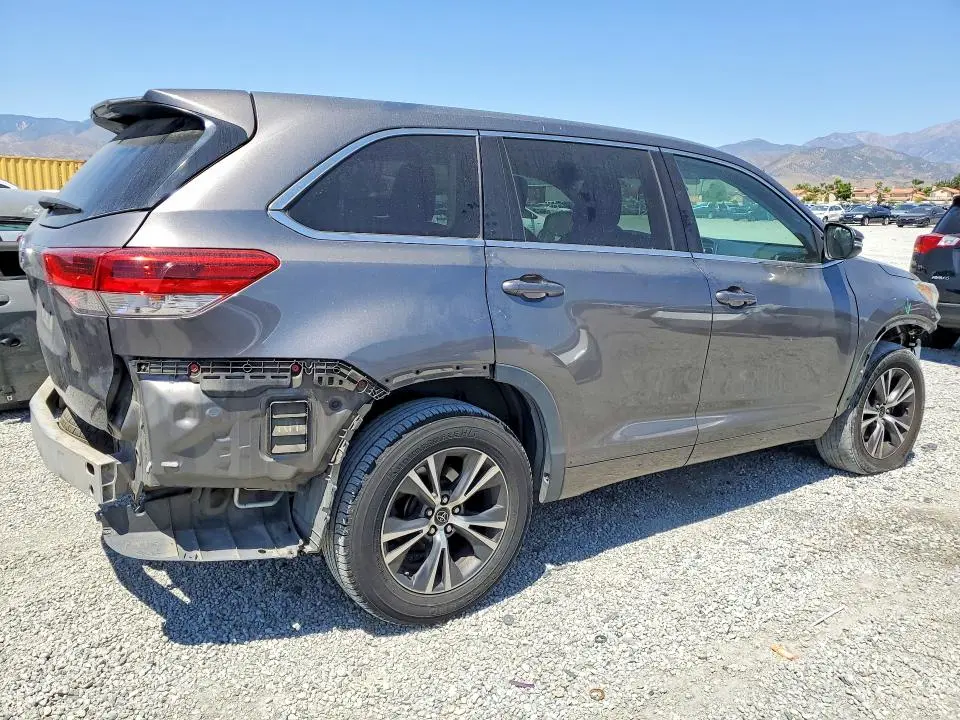 2018 TOYOTA HIGHLANDER LE  