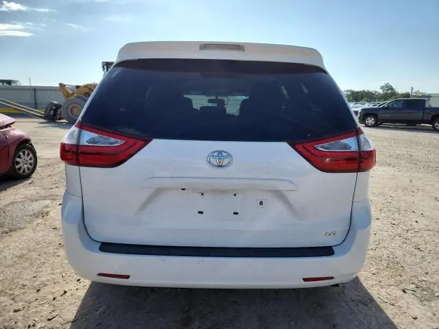 2017 TOYOTA SIENNA LE  