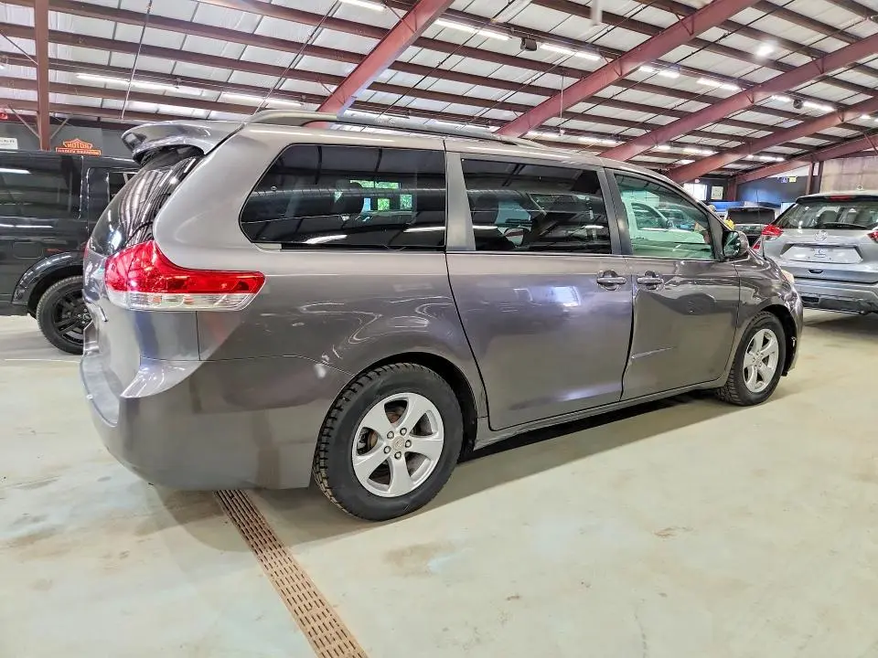 2012 TOYOTA SIENNA LE  