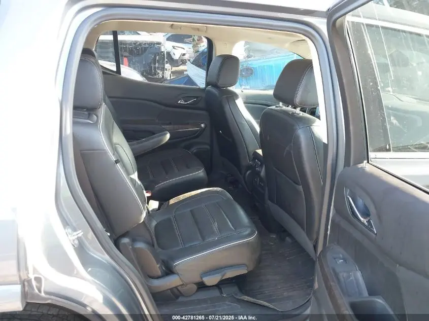 2022 GMC ACADIA AWD DENALI