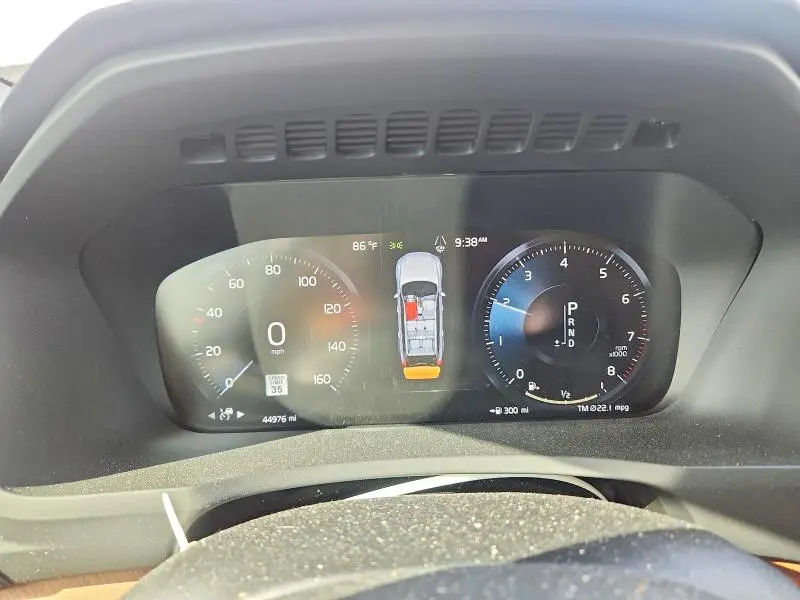 2022 VOLVO XC90 T6 MOMENTUM  