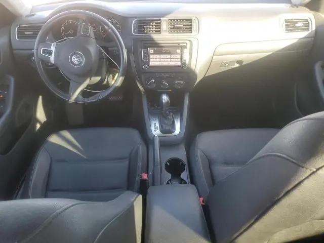 2011 VOLKSWAGEN JETTA SE  