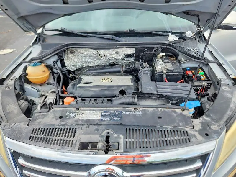 2010 VOLKSWAGEN TIGUAN SE  