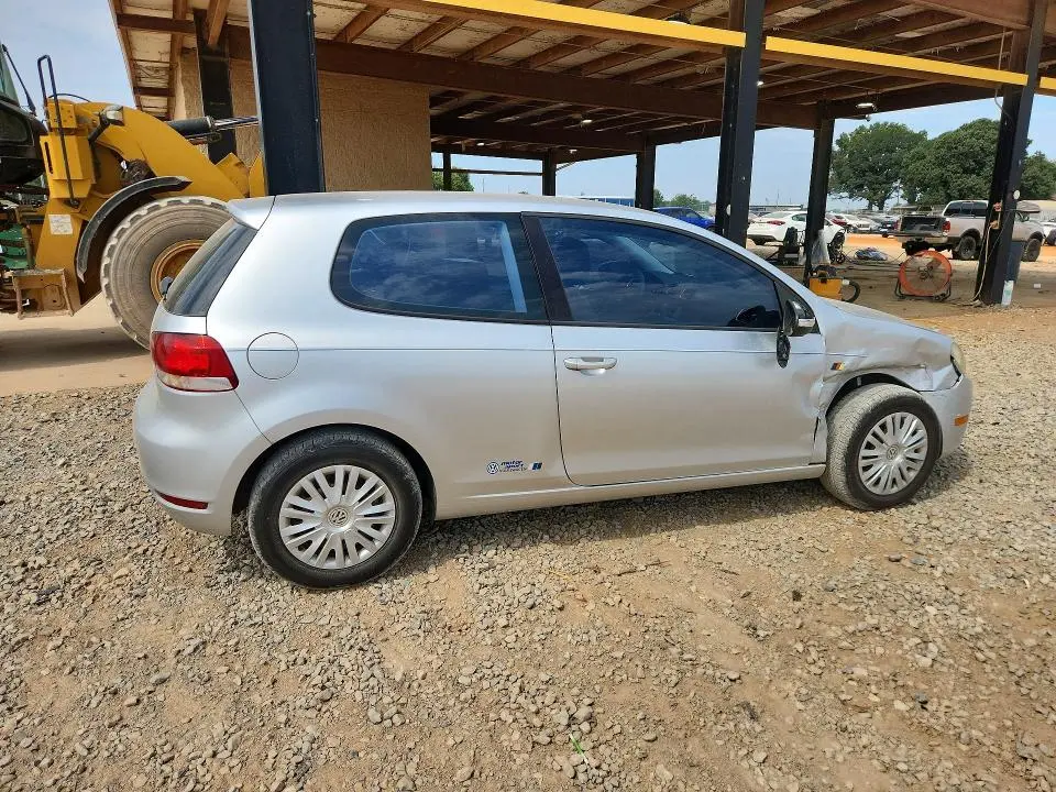 2010 VOLKSWAGEN GOLF   