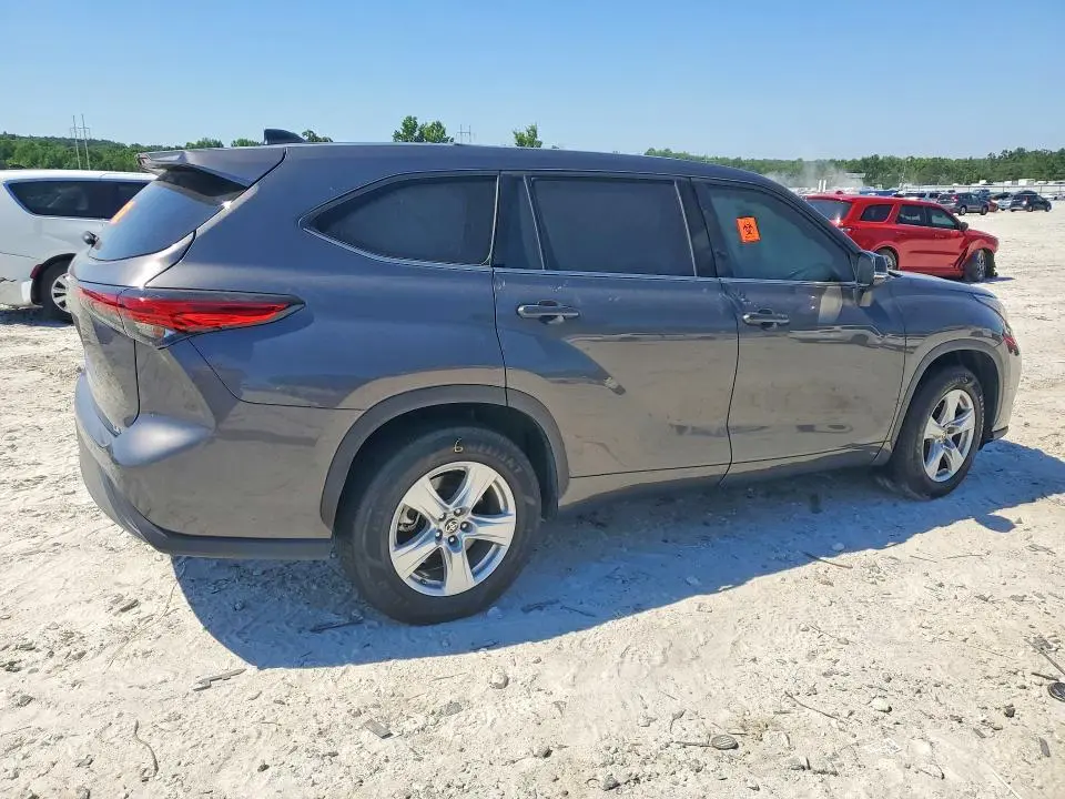 2022 TOYOTA HIGHLANDER LE  