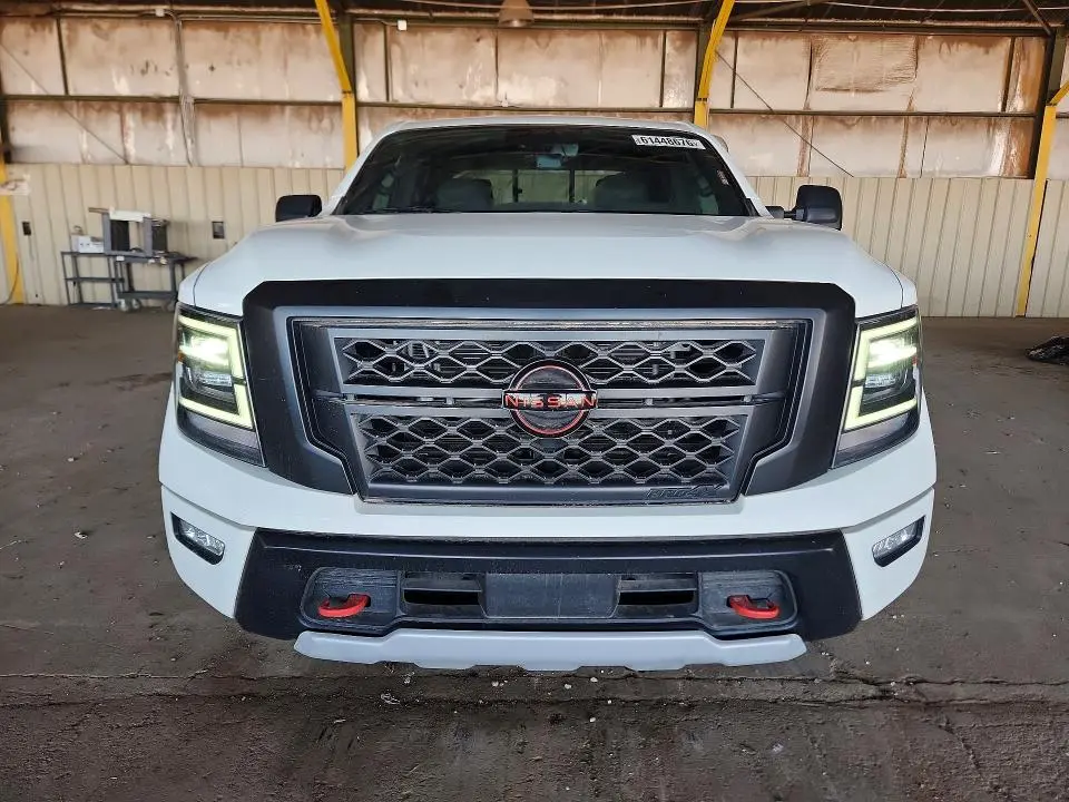 2024 NISSAN TITAN PRO-4X  