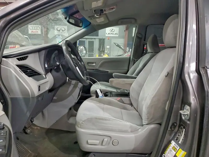 2015 TOYOTA SIENNA LE  