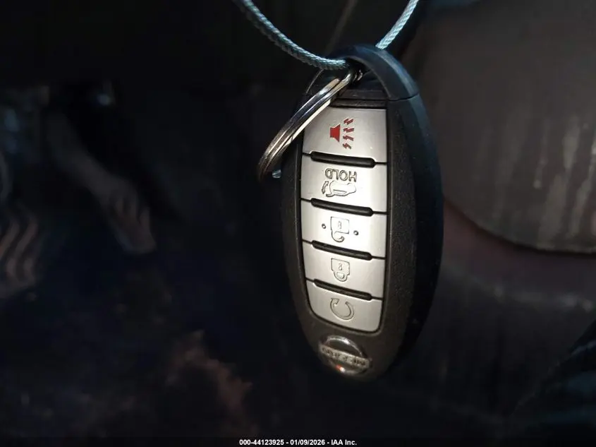 2019 NISSAN ROGUE SV