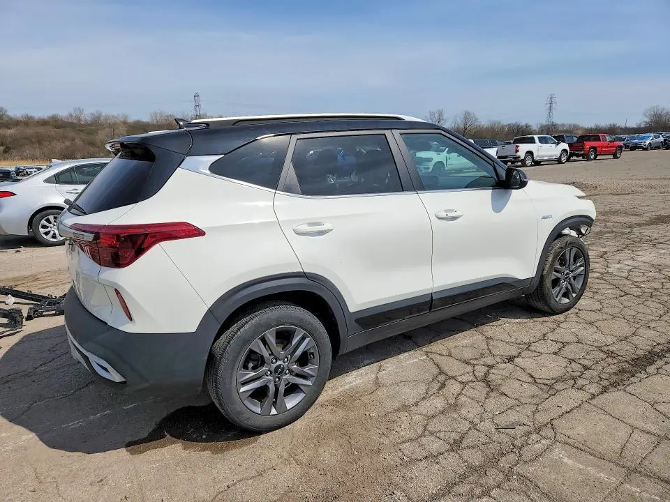 2022 KIA SELTOS S  