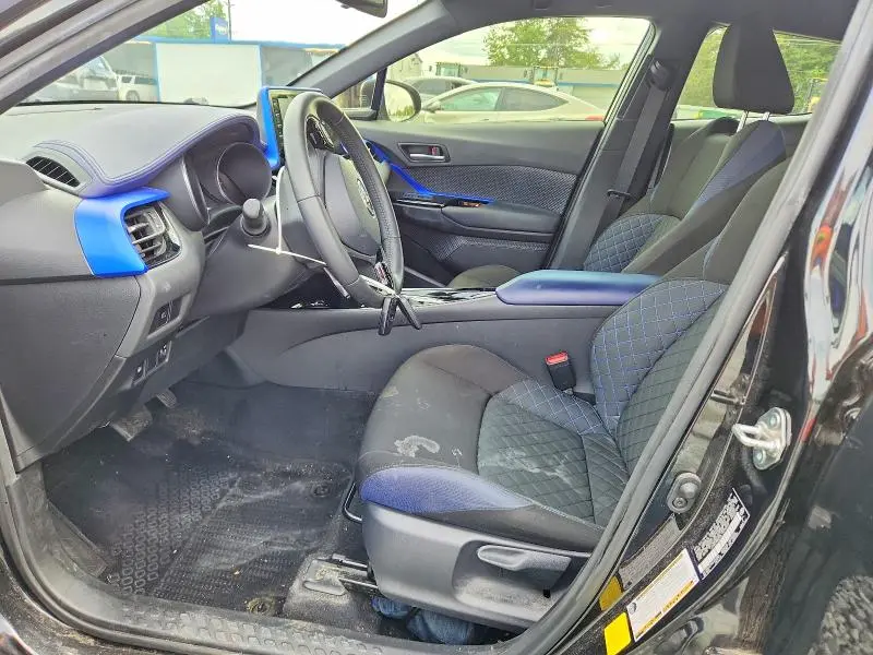 2020 TOYOTA C-HR XLE  