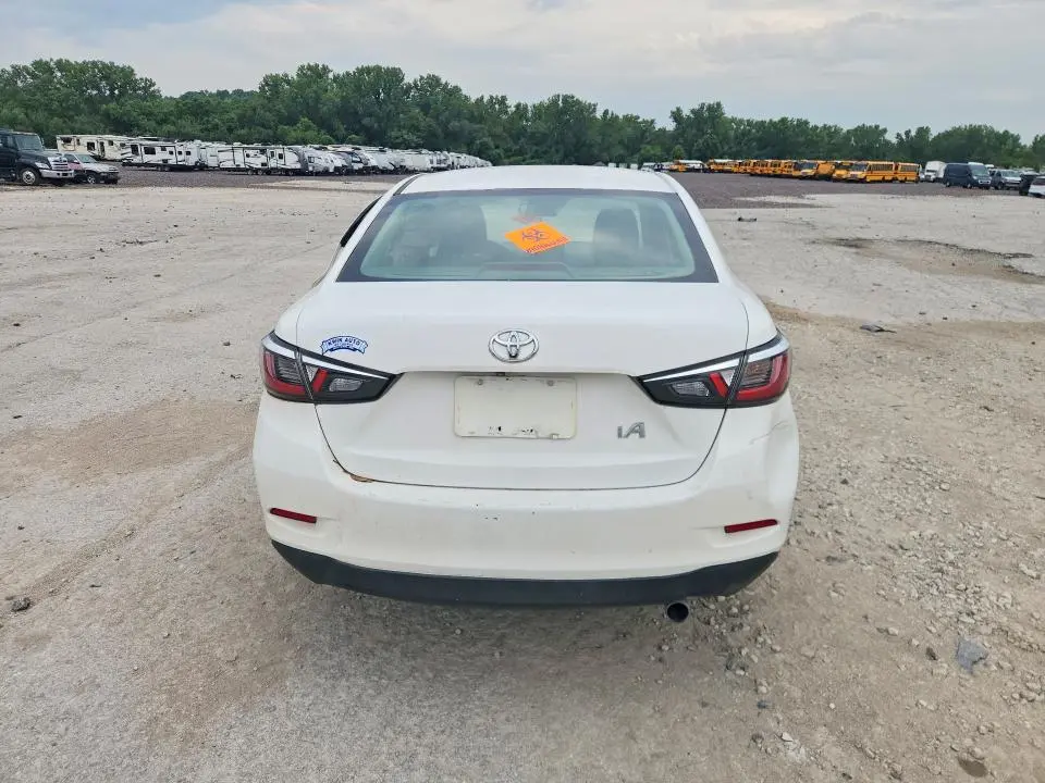 2018 TOYOTA YARIS IA BASE  