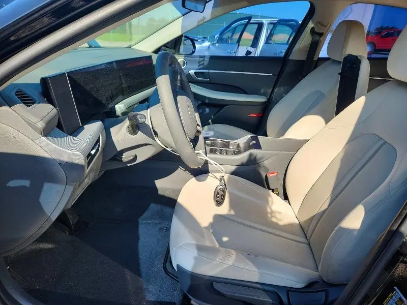2025 HYUNDAI SONATA SE  