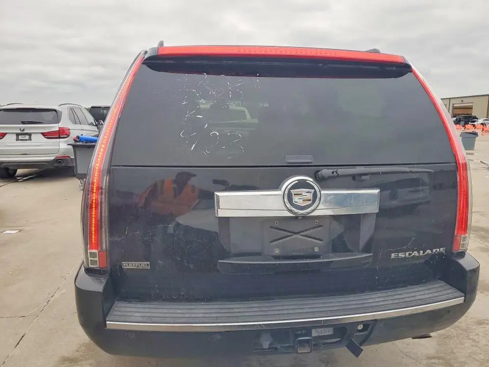 2011 CADILLAC ESCALADE ESV LUXURY  