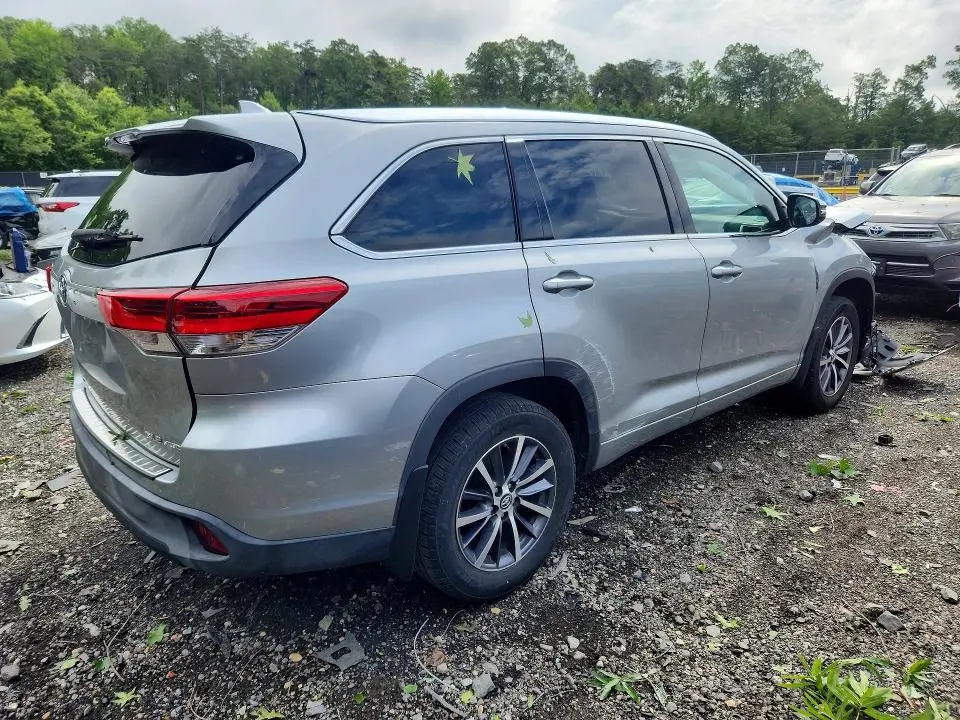 2017 TOYOTA HIGHLANDER XLE  