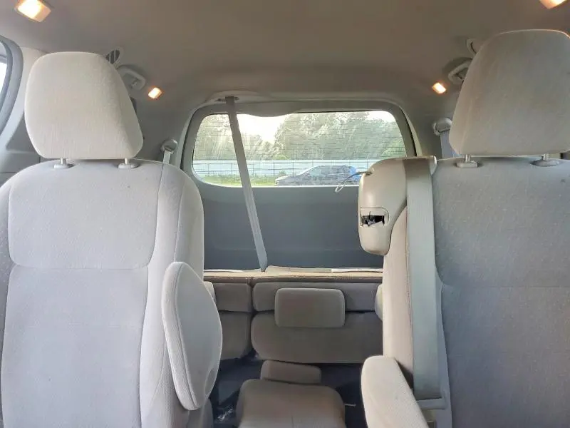 2017 TOYOTA SIENNA LE  