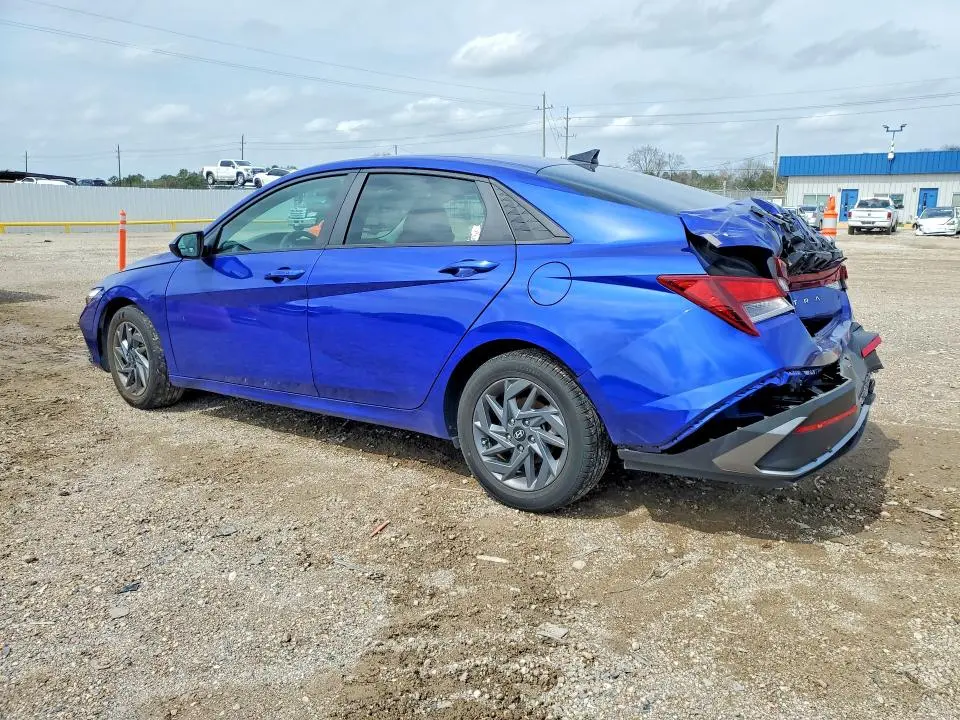 2024 HYUNDAI ELANTRA SEL  