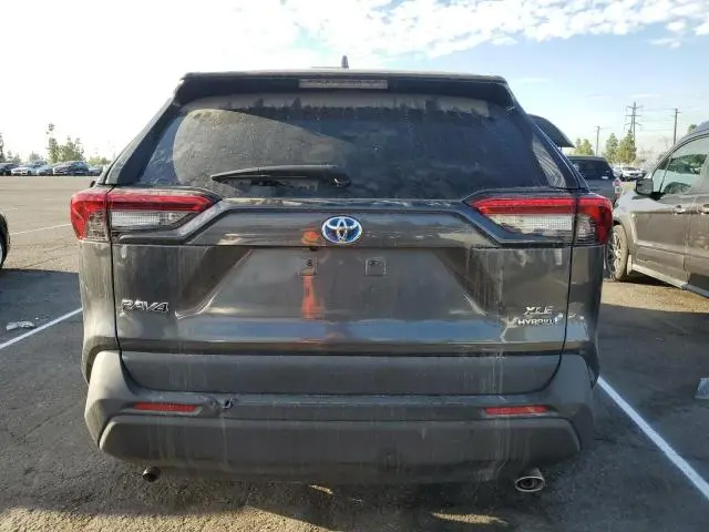 2021 TOYOTA RAV4 XLE  
