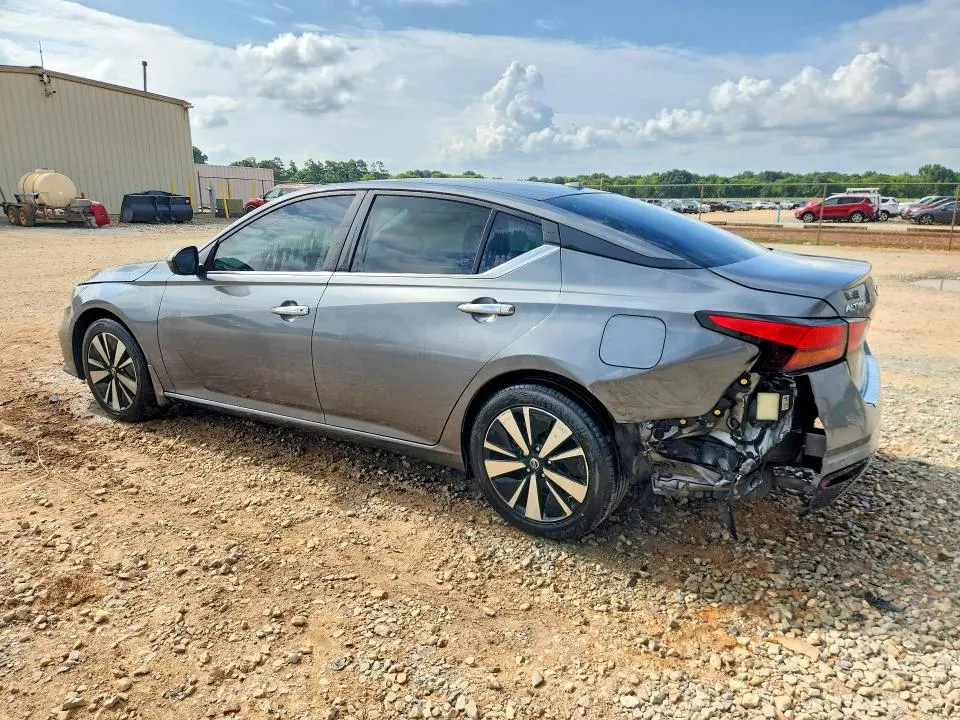 2022 NISSAN ALTIMA SV  