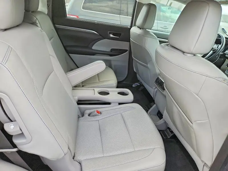 2018 TOYOTA HIGHLANDER LIMITED  