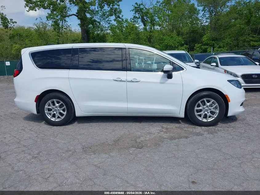 2022 CHRYSLER VOYAGER LX