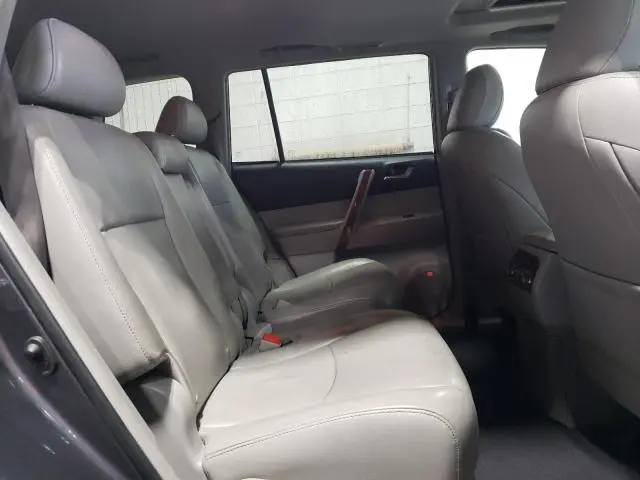 2013 TOYOTA HIGHLANDER LIMITED
