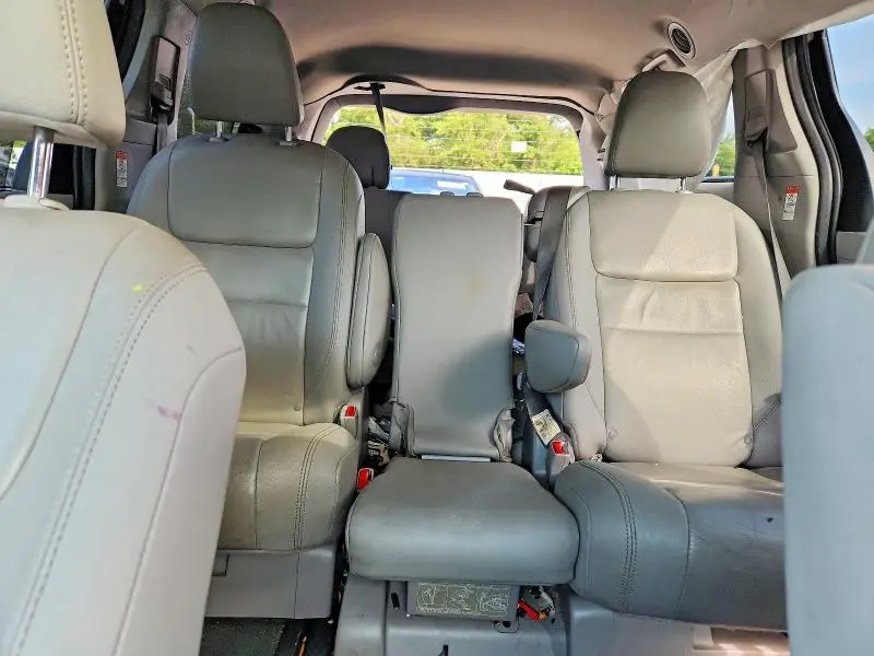 2020 TOYOTA SIENNA XLE 8-PASSENGER  