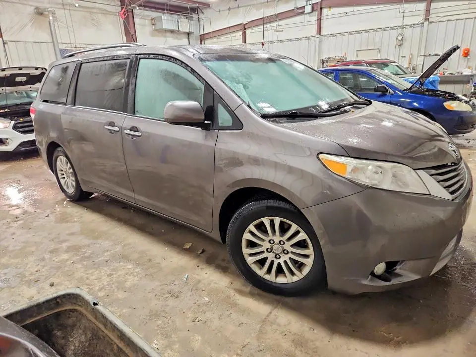 2012 TOYOTA SIENNA XLE 8-PASSENGER  