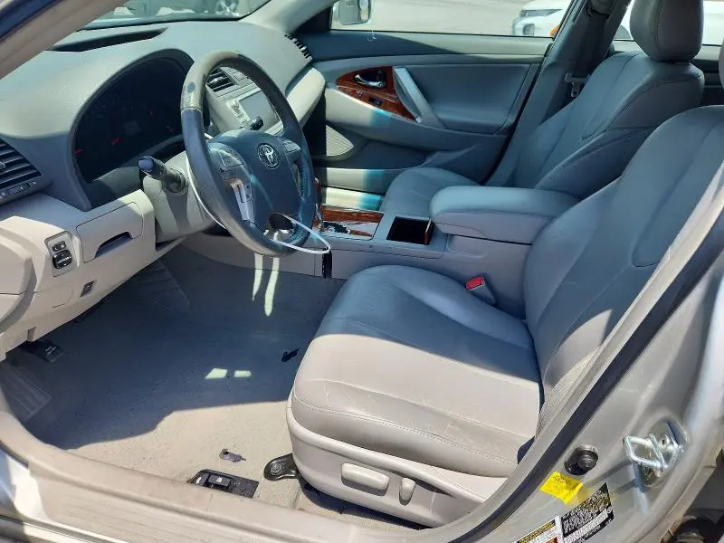 2011 TOYOTA CAMRY XLE  