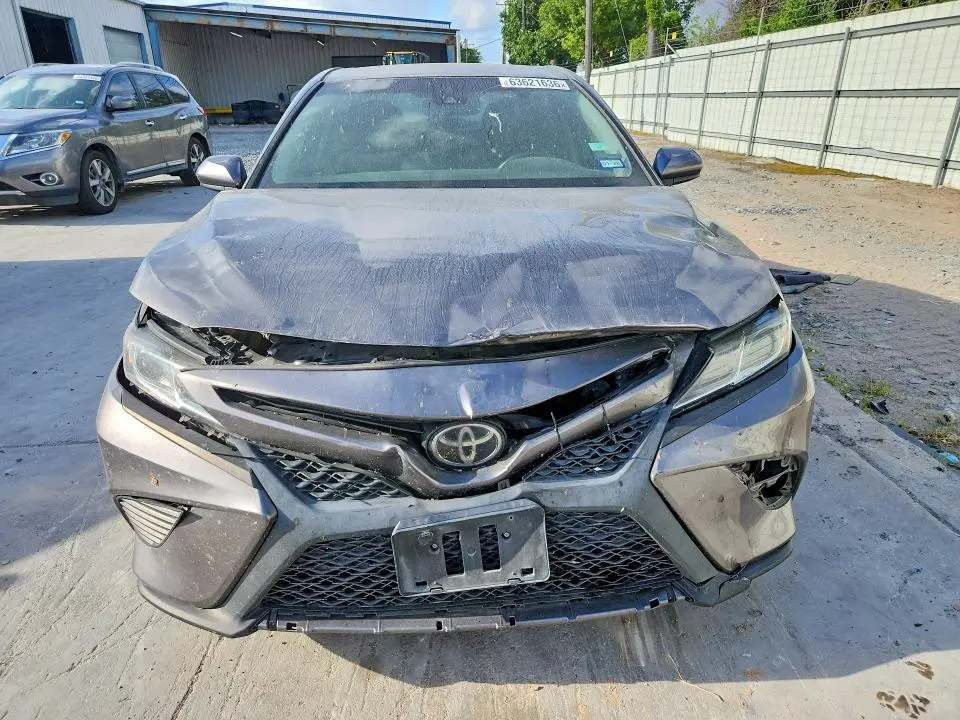 2018 TOYOTA CAMRY SE  
